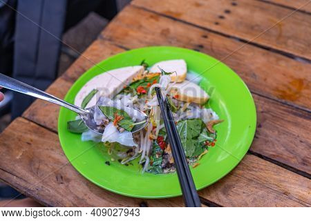 Banh Cuon - Vietnamese Steamed Rice Noodle Rolls