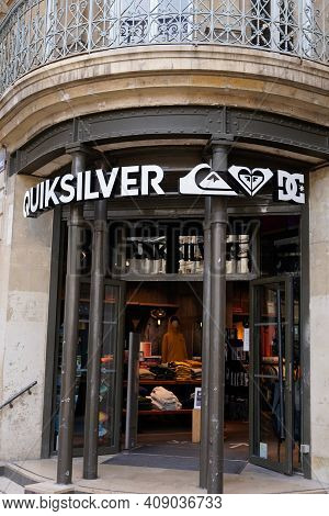 Bordeaux , Aquitaine France - 02 16 2021 : Quiksilver Text Sign And Brand Logo Front Of Shop Fashion