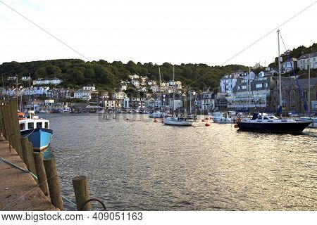 Looe (england), Uk - August 22, 2015: Looe Harbor, Cornwall, England, United Kingdom.