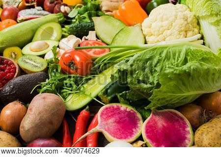 Topview Raw Vegetables, Carrot And Tometos And Carot And Ginger