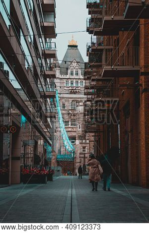 London Uk January 2021 Small Residental Dutchess Walk Street In Center London, Leading To The Tower 