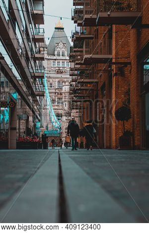 London Uk January 2021 Small Residental Dutchess Walk Street In Center London, Leading To The Tower 