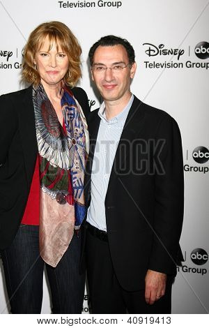 LOS ANGELES - Ocak 10: Melissa Rosenberg, Paul Lee Langham ABC TCA kış 2013 partide katılır 