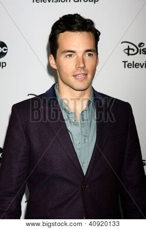 LOS ANGELES - Today: Ian Harding beachtet die ABC TCA Winter 2013-Party im Langham Huntington Hotel