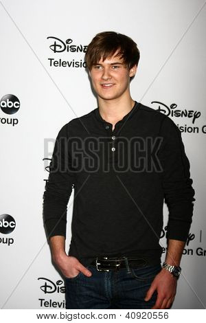 LOS ANGELES - JAN 10: Justin Prentice navštěvuje strana ABC TCA zima 2013 v Langham Huntington H