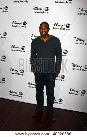 LOS ANGELES - JAN 10: Jason George woont de ABC TCA Winter 2013 partij op Langham Huntington Hote