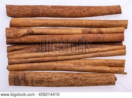 Cinnamon Sticks, Classic Spice From The Inner Bark Of Tropical Asian Trees, Flavorful And Aromatic F