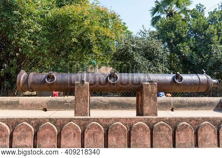 Picture Of Jahan Kosha Cannon Also Known As The Great Gun, Was Built By Craftsman Janardan Karmakar.