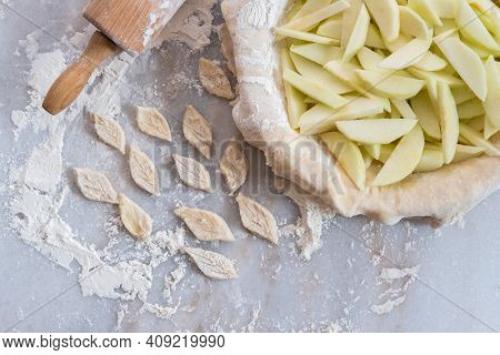 A Homemade Apple Pie In The Process Of Being Made, With Sliced Granny Smith Apples In A Pie Plate, W