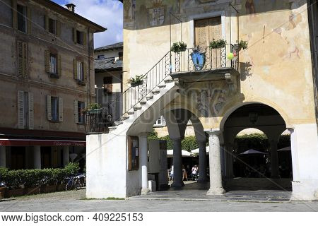 Orta San Giulio (no), Italy - September 02, 2019: Palazzo Della Comunita In  Piazza Motta, Orta, Nov