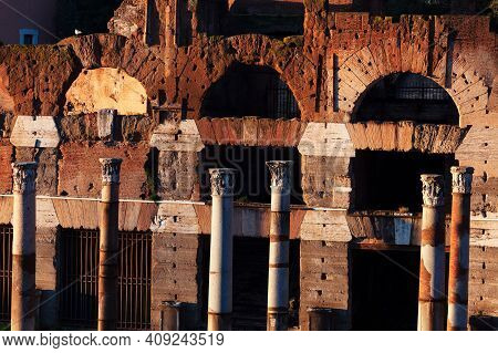 Columns And Arches Of Roman Empire . Ancient Architecture . Roman Forum In Rome