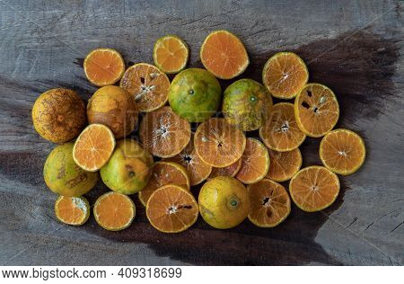 Fresh Orange Fruits On The Old Wooden Table. Tangerine Phurua Species, Juicy Orange Sour And Sweet, 