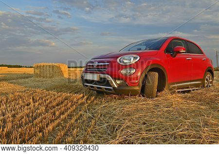 Ukraine, Novomoskovsk 07/24/2020. Beautiful, Modern Crossover Fiat 500x, In A Harvested Wheat Field.