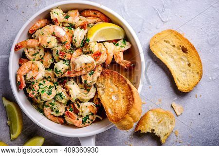 Lemon Garlic Butter Srimp In A White Frying Pan Top  View..selective Focus