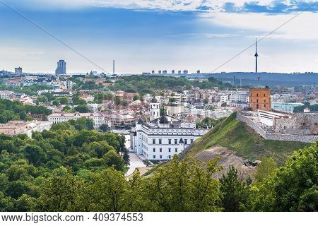 View Of Upper Castle On Hil And Palace Of The Grand Dukesl In Vilnus, Lithuania