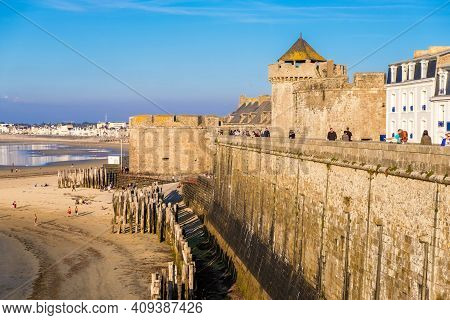 Saint-malo, France - August 25, 2019: Tour Quic-en-groigne And Tour Des Dames Of The Castle Which No