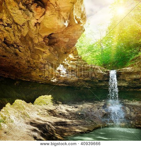 Cascada en la montaña