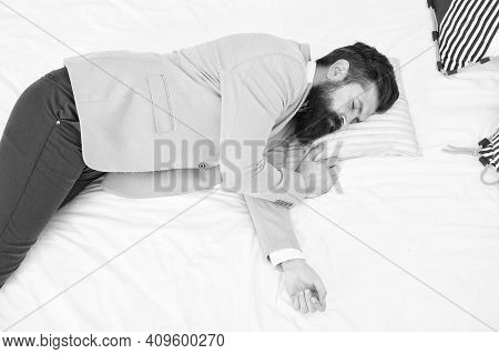 Sleep All Can. Bearded Man Sleep In Wedding Suit. Sleeping Hipster In Formalwear. Sleepy Time. Bedti