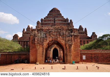 Dhammayangyi Paya Or Dhammayan Temple Pagoda Chedi Burma Style For Burmese People And Foreign Travel