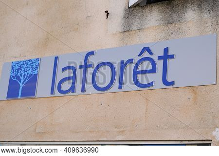 Bordeaux , Aquitaine France - 02 20 2021 : Laforet Sell And Rent Sign Logo And Brand Text For Office