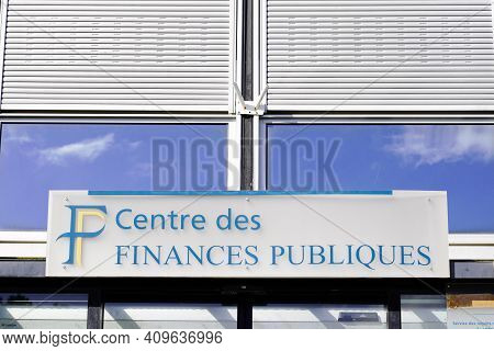 Bordeaux , Aquitaine France - 02 20 2021 : Finances Publiques Logo And Text Sign On Wall Building Of