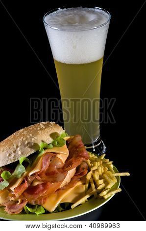 Bacon Burger a pivo