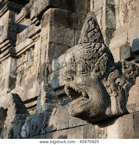 Desagüe tallado en el templo de Borobudur en Java, Indonesia