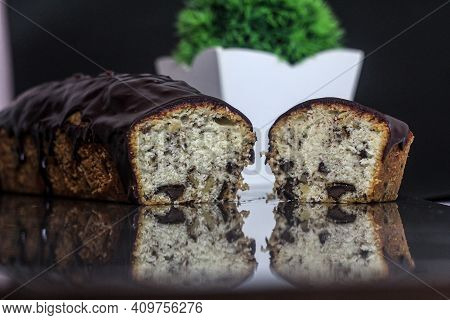 Photo Book For Pastries With A Delicious Marbled Pudding With Its Chocolate Glaze And Chocolate Chip