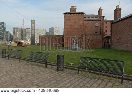 Liverpool, United Kingdom, 2nd February, 2020: Three Empty Benches In Front Of The Pier Masters Hous
