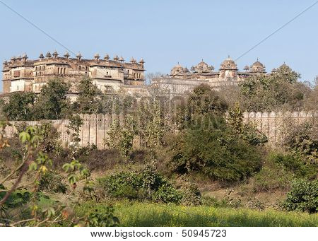 Both The Raja Mahal And Jehanghir Palace In One Picture At India's Orchha.