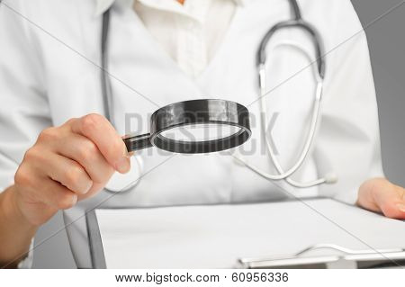 Nurse Reading Analyzes