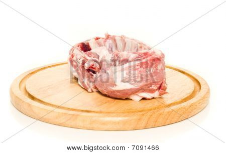 เนื้อหมู uncooked บน Hardboard กลม