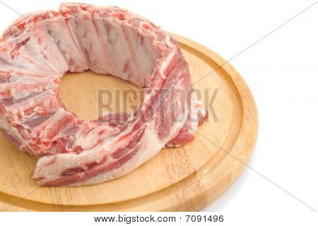 ซี่โครงหมู uncooked บน Hardboard กลม