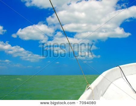 Blå himmel grøn havet