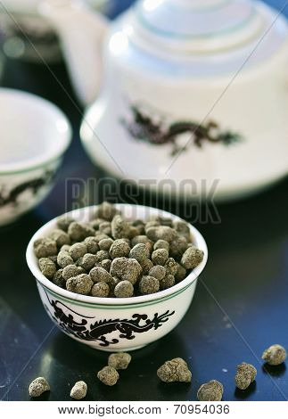 Chinese ginseng oolong tea in the cup.