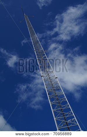Telecommunication pole with antenna