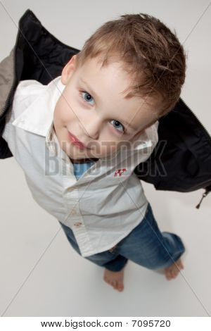 Niño posando