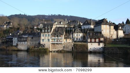 Argentat River front Häuser