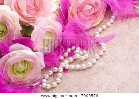 Flores y perlas con copia espacio