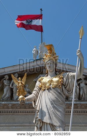 Афины Паллады перед зданием австрийского парламента