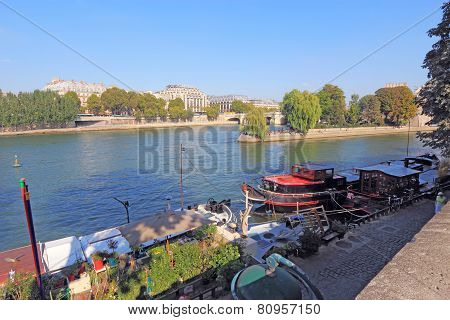 Boats Near Pont Neuf And Ile De La Cite In Paris, France