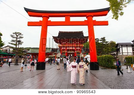 Japanese geisha at Fushimi Inari Shrine in Kyoto
