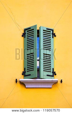Abbiate Varese Italy  Window   Green I Yellow Wall