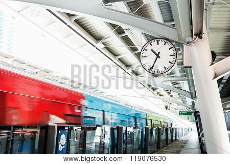 Sky Train Station ( Bts : Bangkok Mass Transit System )