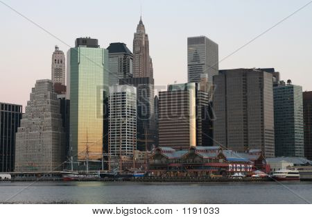 Lower Manhattan nel bagliore dell'alba