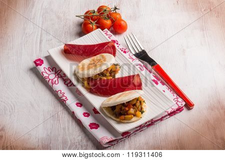 tigelle with bresaola and vegetables