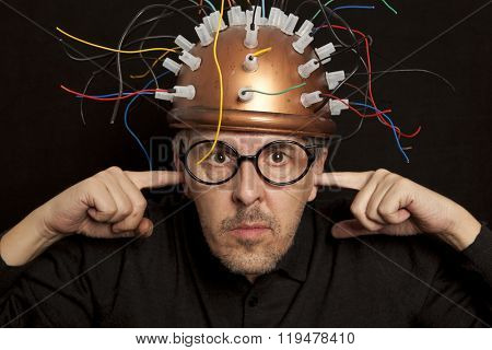 Crazy inventor helmet for brain research