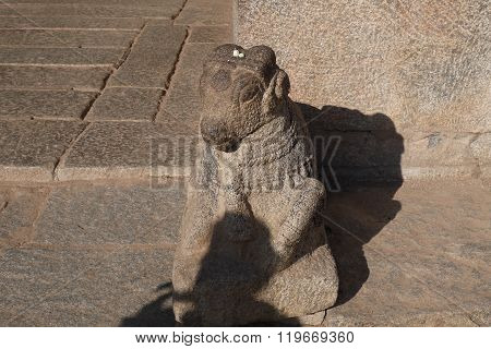 statue of a bull of Nandi