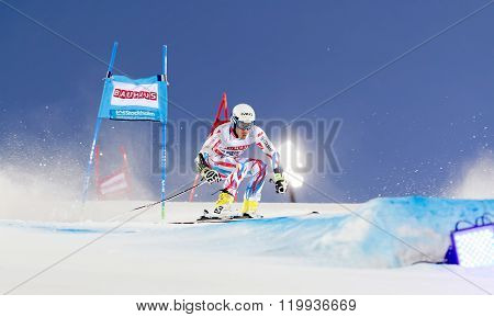 Victor Muffat-jeandet Skiing At A Slalom Event