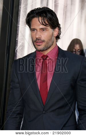 LOS ANGELES - JUN 21: Joe Manganiello arriva presso il True Blood stagione 4 Premiere all'ArcLight Theat